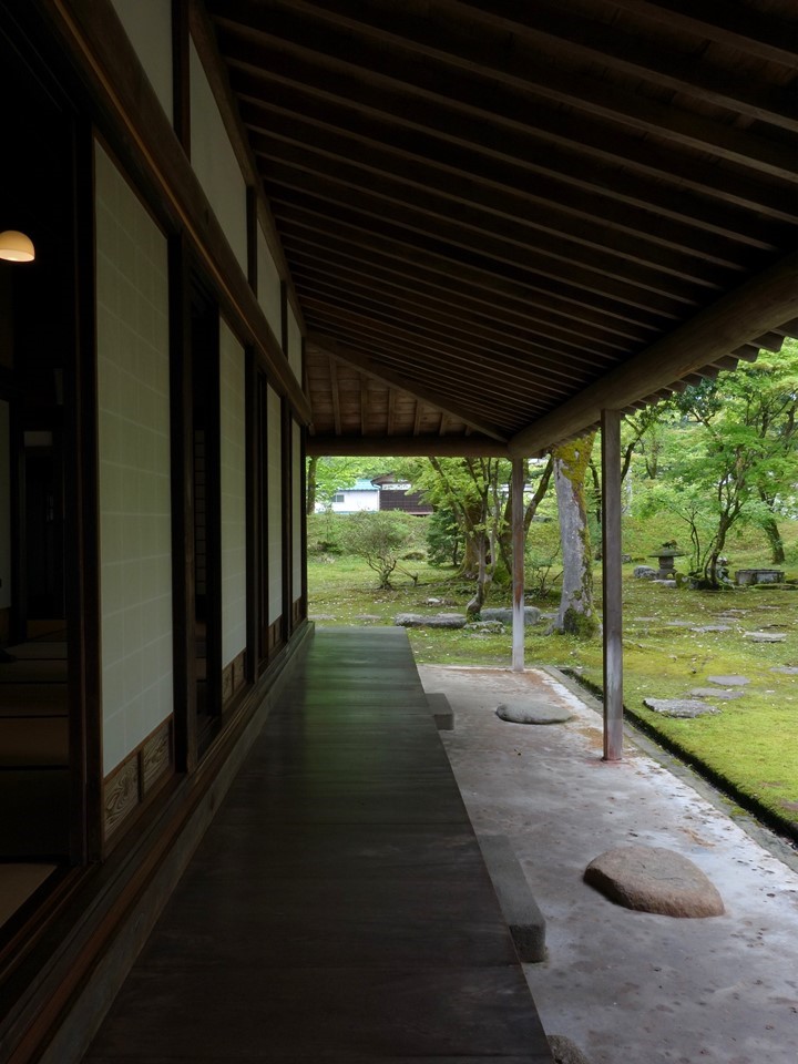 縁側のある風景を現代の住まいにも 